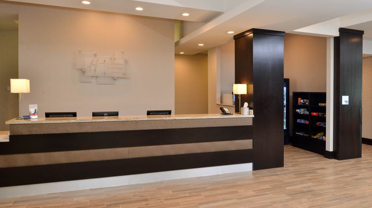 Holiday Inn Express & Sts Austin South Lobby