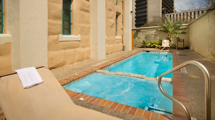 Holiday Inn Express Alamo-Riverwalk Pool