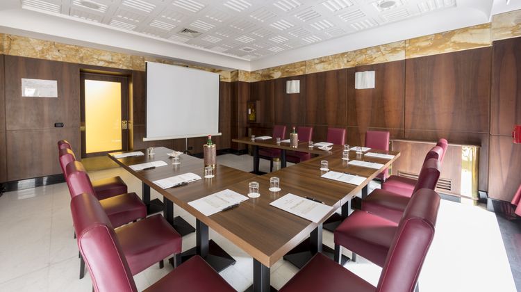 Naples Hotel Meeting