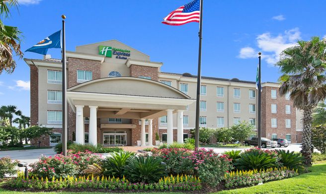 Holiday Inn Express & Suites Gonzales Exterior