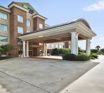 Holiday Inn Express & Suites Gonzales Exterior
