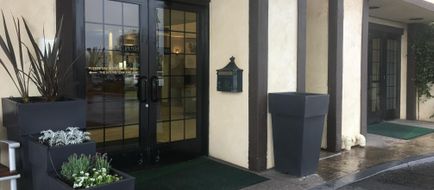 Holiday Inn Swan Court Exterior