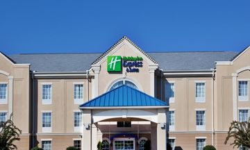Holiday Inn Express Hotel & Suites