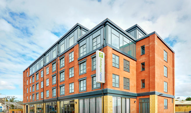 Holiday Inn Express Grimsby Exterior