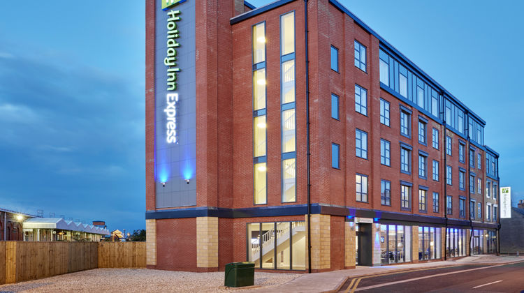 Holiday Inn Express Grimsby Exterior