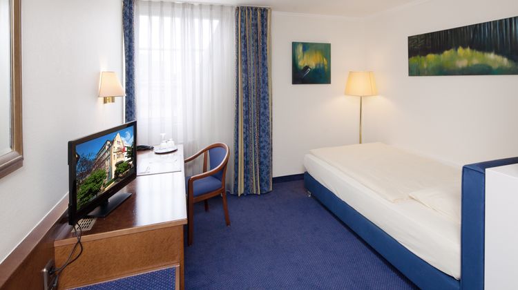 Viktoria Hotel Room
