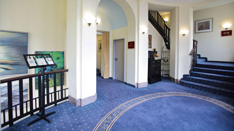 Viktoria Hotel Lobby