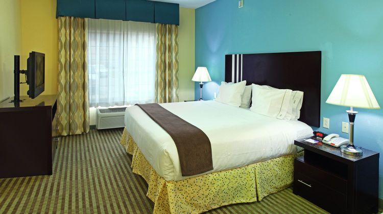 Holiday Inn Express Hotel & Suites Room