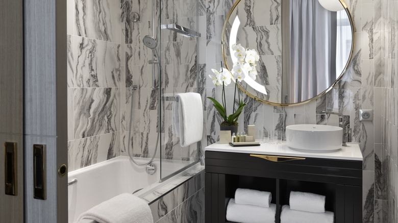 <b>La Clef Champs-Elysees Room</b>. Images powered by <a href="https://www.leonardoworldwide.com/" title="Leonardo Worldwide" target="_blank">Leonardo</a>.