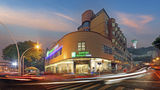 Holiday Inn Express City Center Exterior
