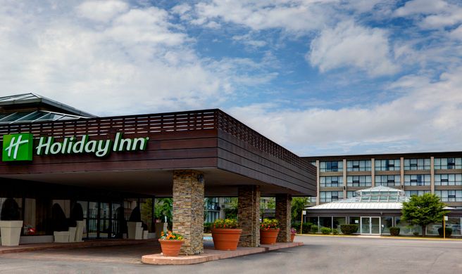 Holiday Inn Toronto Airport Hotel Exterior