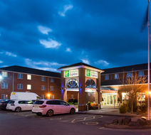 Holiday Inn Express Southampton West Exterior