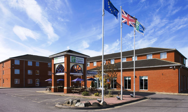 Holiday Inn Express Southampton West Exterior