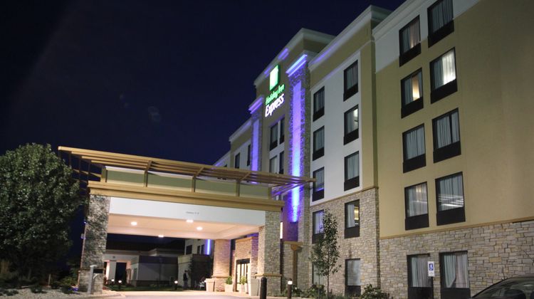 Holiday Inn Express Exterior