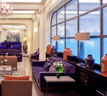 Holiday Inn Bastille Lobby