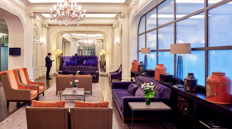 Holiday Inn Bastille Lobby
