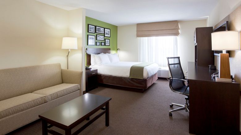 <b>Holiday Inn Express & Suites Rogers Suite</b>. Images powered by <a href="https://www.leonardoworldwide.com/" title="Leonardo Worldwide" target="_blank">Leonardo</a>.