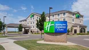 Holiday Inn Express & Suites Rogers