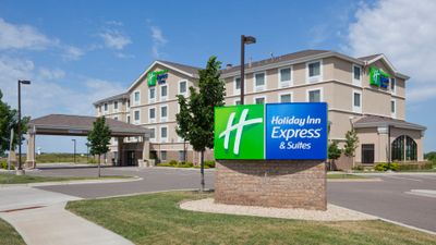 Holiday Inn Express & Suites Rogers