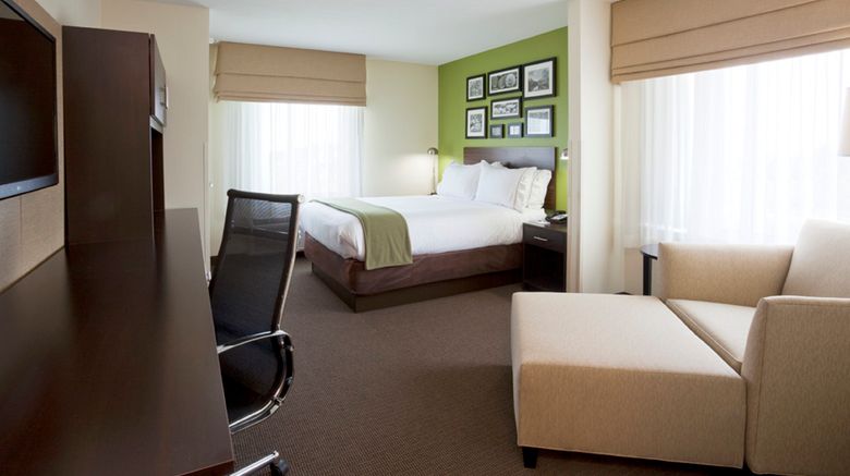 <b>Holiday Inn Express & Suites Rogers Suite</b>. Images powered by <a href="https://www.leonardoworldwide.com/" title="Leonardo Worldwide" target="_blank">Leonardo</a>.