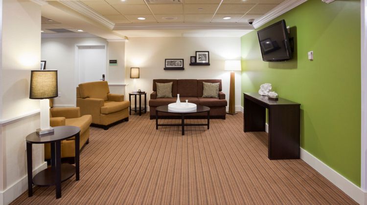 Holiday Inn Express & Suites Rogers Lobby