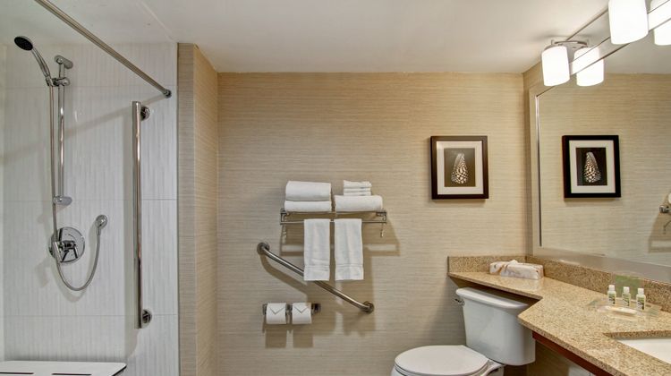 Holiday Inn Oakville Centre Room