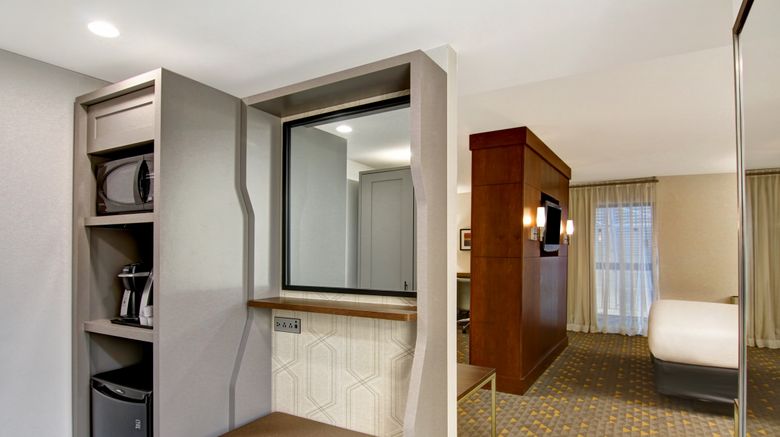 <b>Holiday Inn Oakville Centre Suite</b>. Images powered by <a href="https://www.leonardoworldwide.com/" title="Leonardo Worldwide" target="_blank">Leonardo</a>.