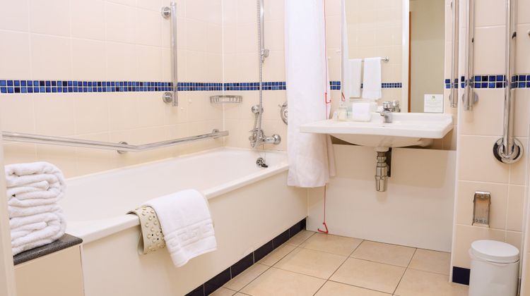 Holiday Inn Brent Cross Room