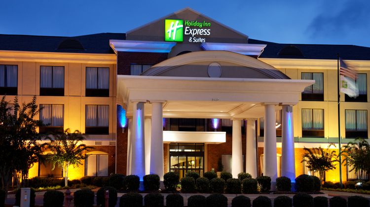 Holiday Inn Express & Suites Tupelo Exterior