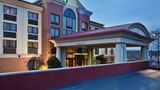 Holiday Inn Express & Suites Exterior
