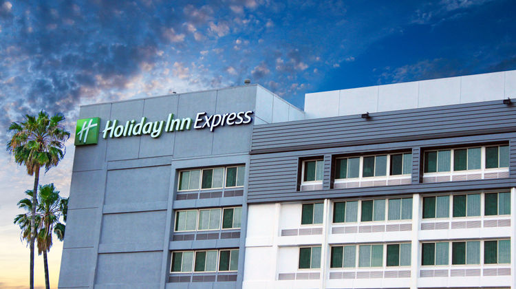 Holiday Inn Express Exterior