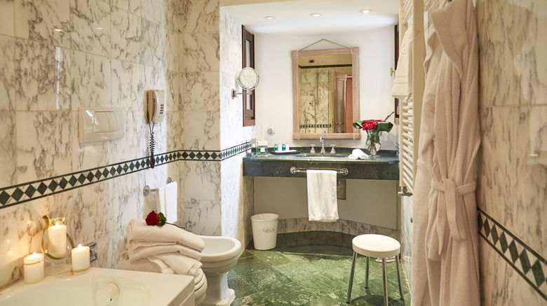 <b>Sina Palazzo Sant'Angelo Suite</b>. Images powered by <a href="https://www.leonardoworldwide.com/" title="Leonardo Worldwide" target="_blank">Leonardo</a>.