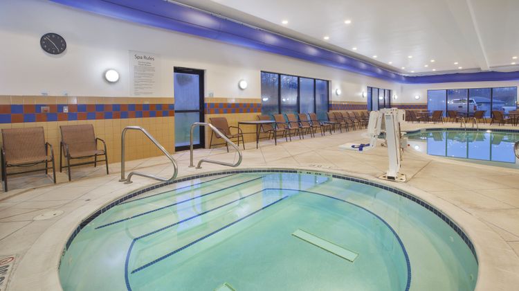 Holiday Inn Express Hotel & Stes Pool