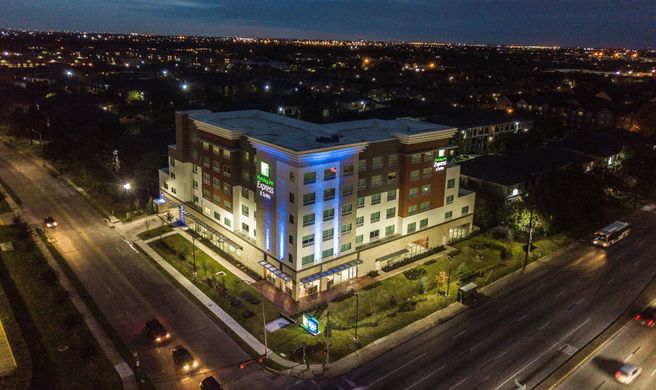 Holiday Inn Express & Suites Westchase Exterior