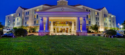 Holiday Inn Express Exterior