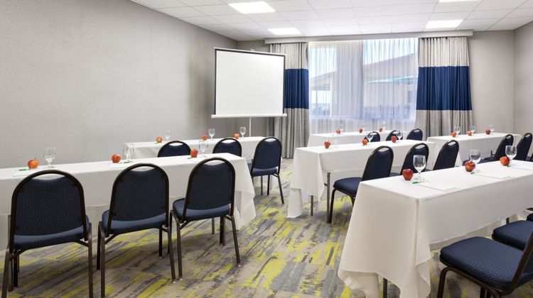 Holiday Inn Hotel & Suites Meeting