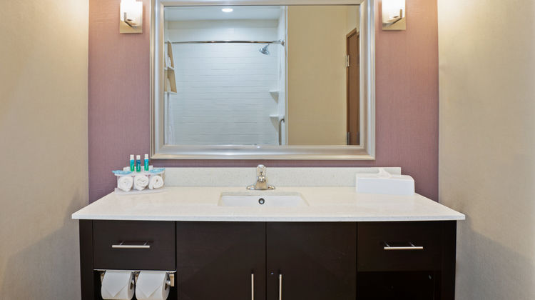 Holiday Inn Express & Suites Room