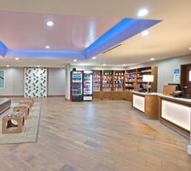 Holiday Inn Express & Suites Lobby
