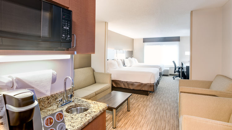 Holiday Inn Express Hotel & Suites Suite