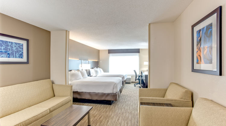 Holiday Inn Express Hotel & Suites Suite