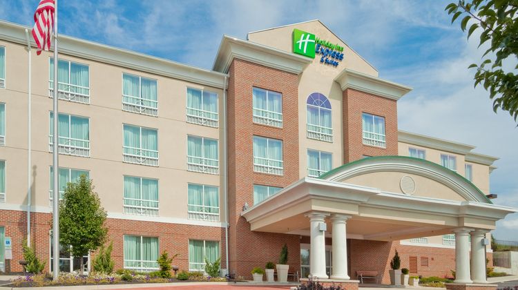 Holiday Inn Express Hotel & Suites Exterior