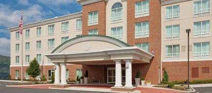 Holiday Inn Express Hotel & Suites Exterior