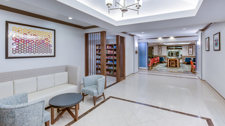 Holiday Inn Express Hotel & Suites Lobby