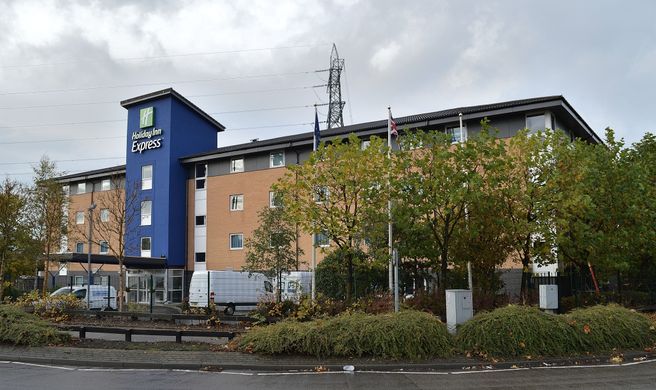 Holiday Inn Express Birmingham Star City Exterior