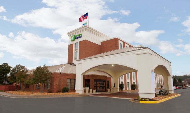 Holiday Inn Express Southpoint Exterior