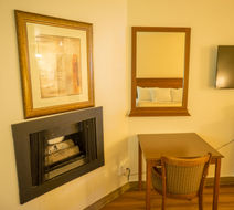 Sunnyside Inn & Suites Room