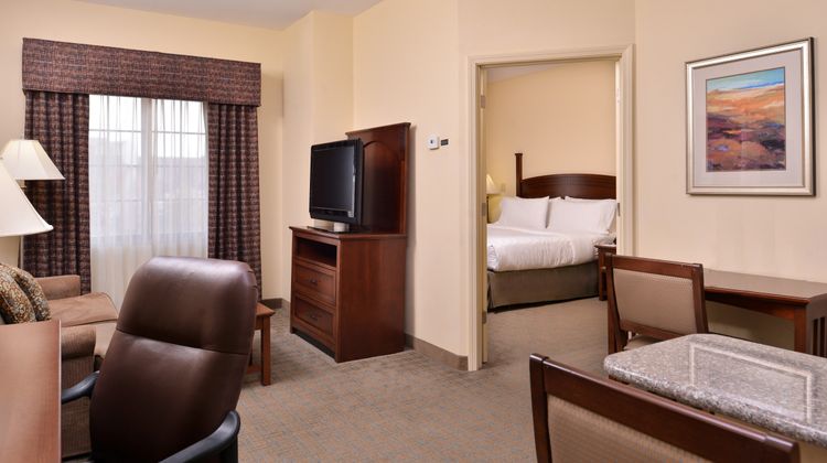 Staybridge Suites Oklahoma City Airport Suite