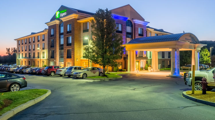 Holiday Inn Express Exterior