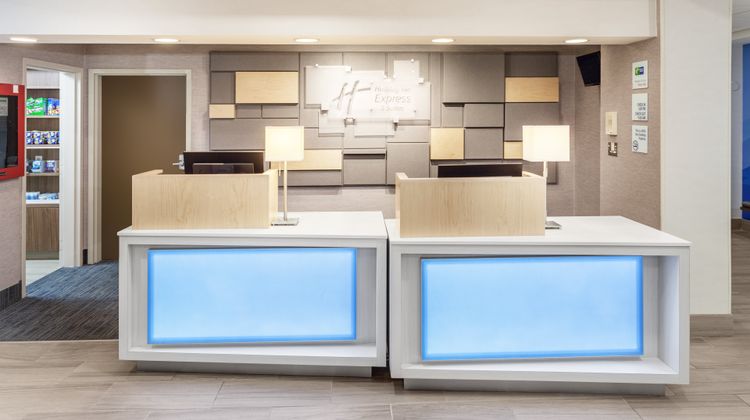 Holiday Inn Express Hotel & Suites Lobby