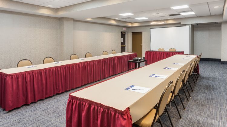 Holiday Inn Express Hotel & Suites Meeting